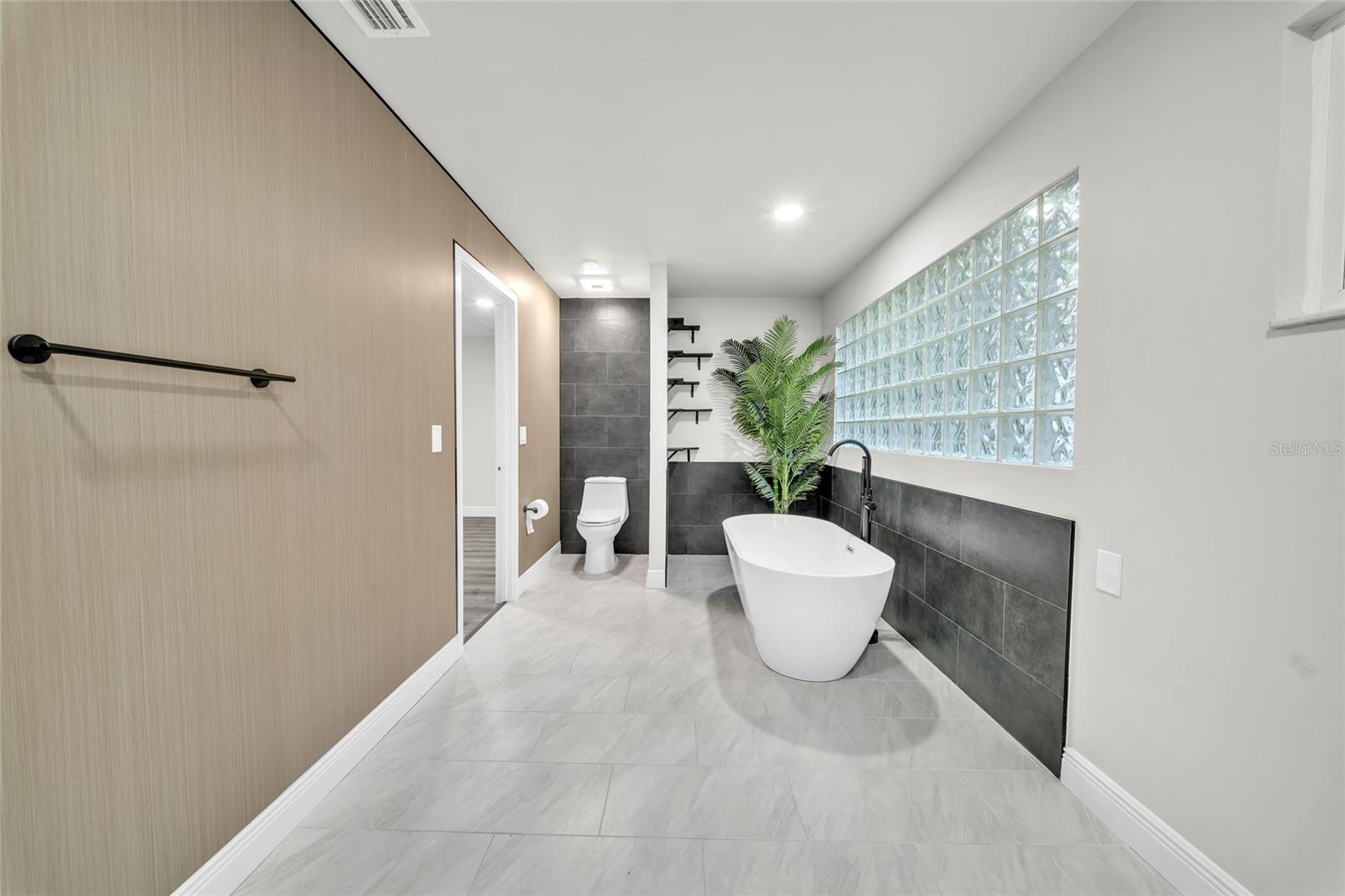 BEVERLY HILLS - Residential