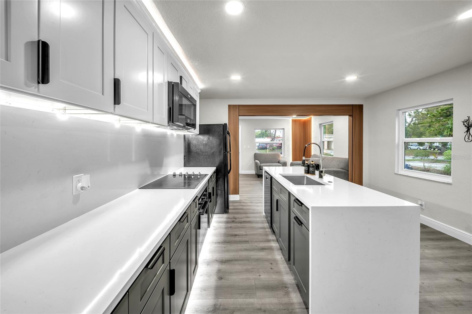 BEVERLY HILLS - Residential