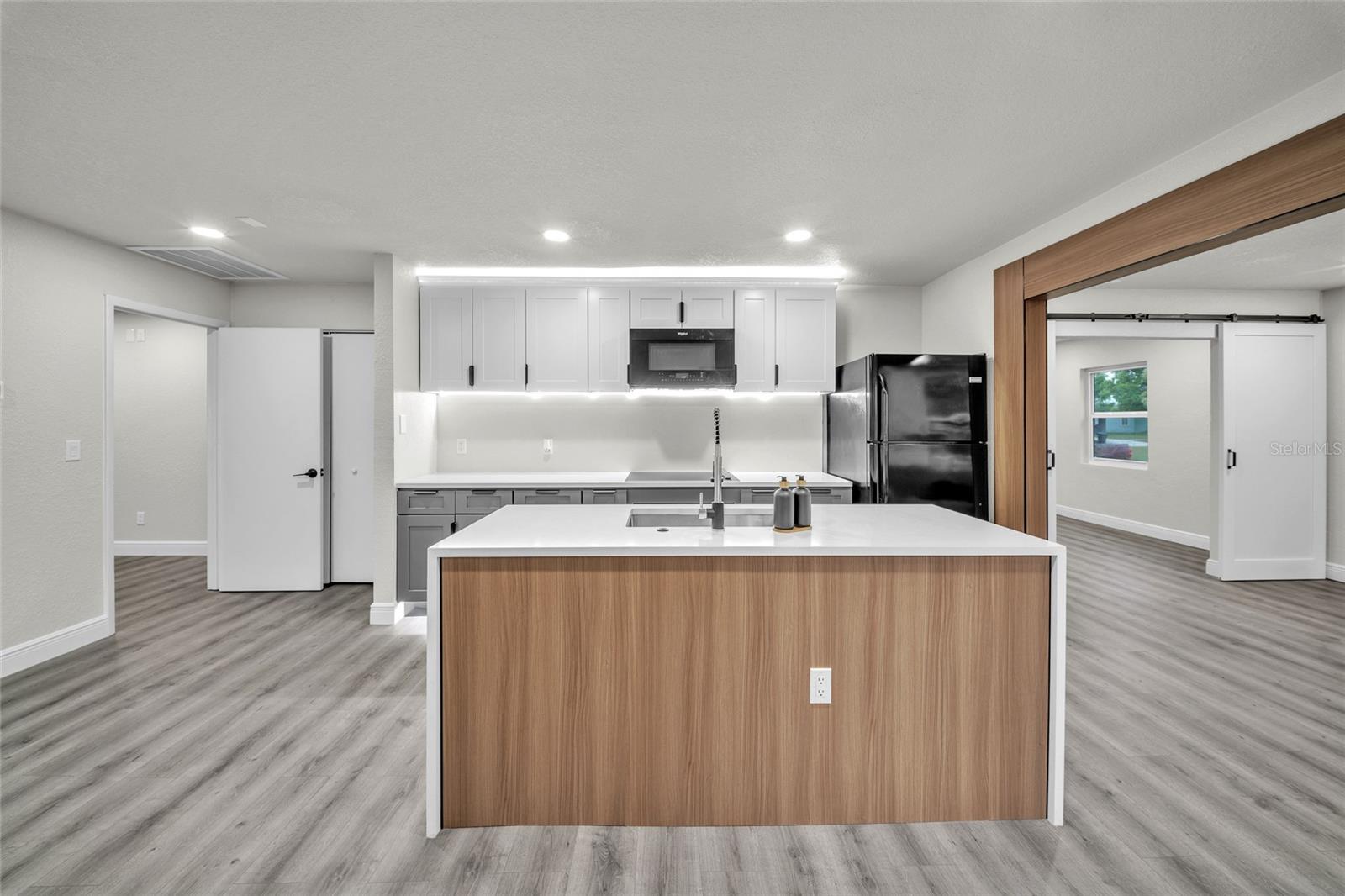 BEVERLY HILLS - Residential