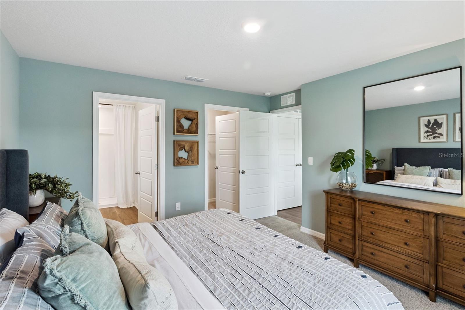 BOULEVARD OAKS - Residential