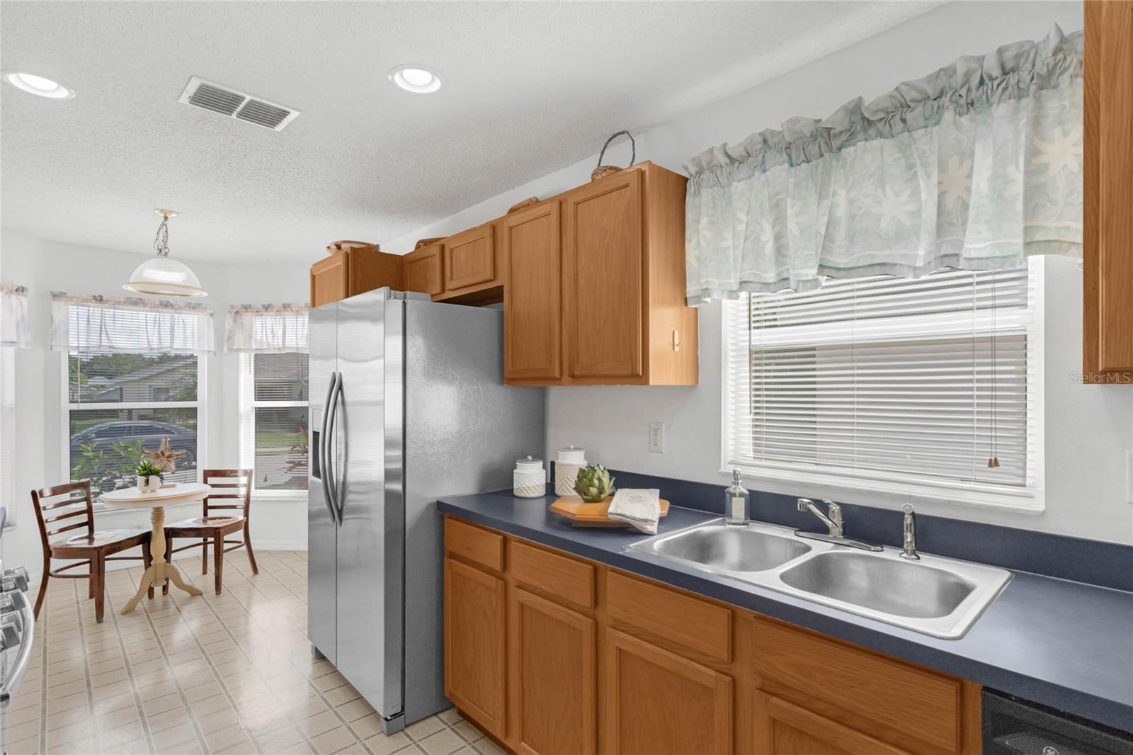 CHALET ESTATES - Residential Lease