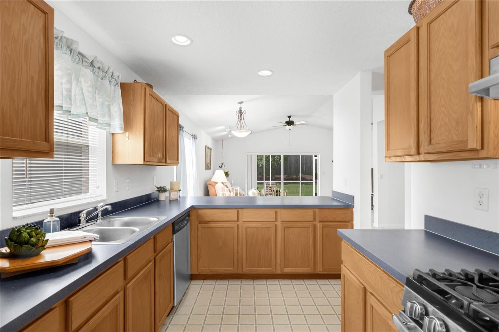 CHALET ESTATES - Residential Lease