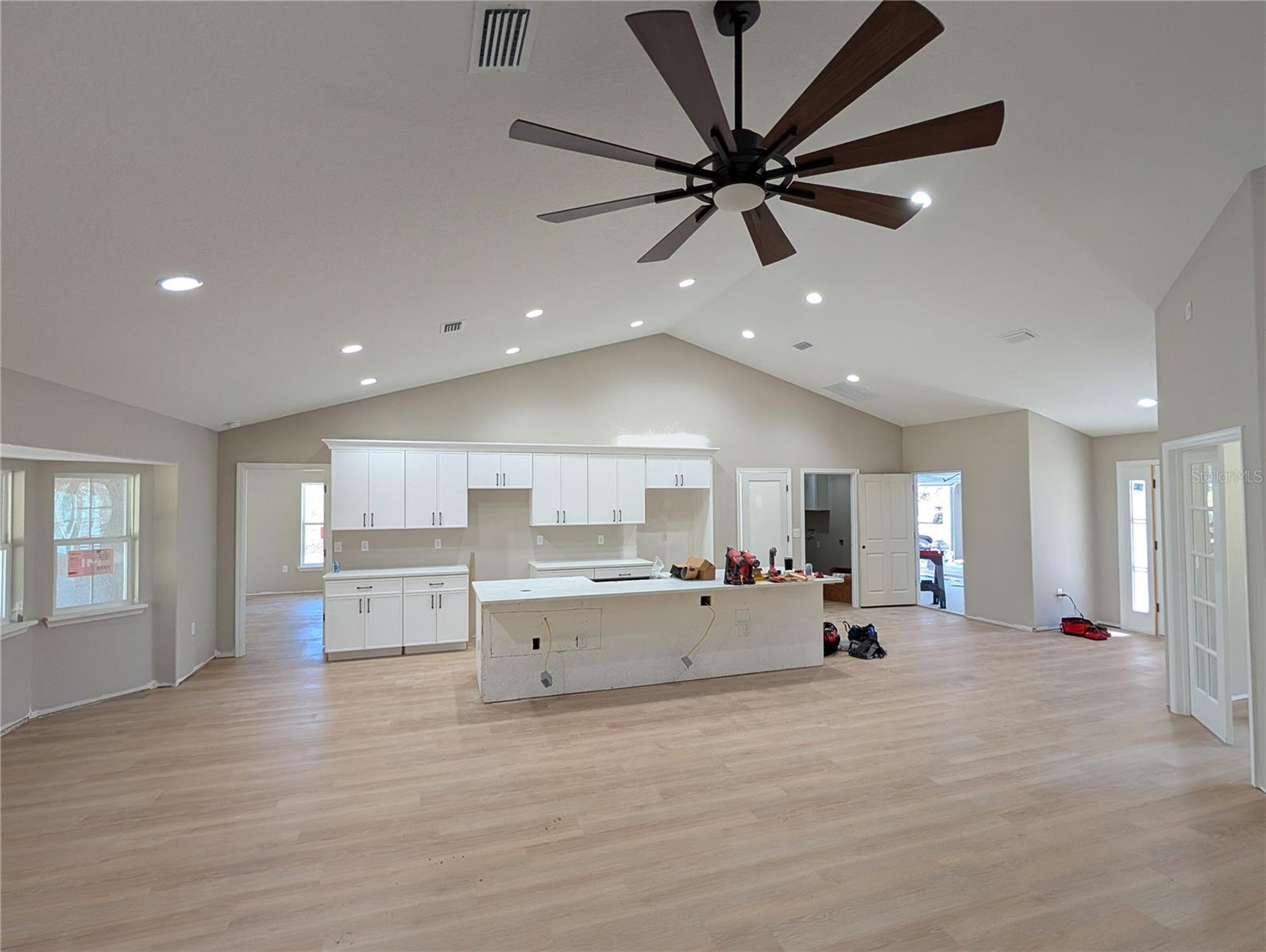 ROLLING HILLS UN ONE - Residential