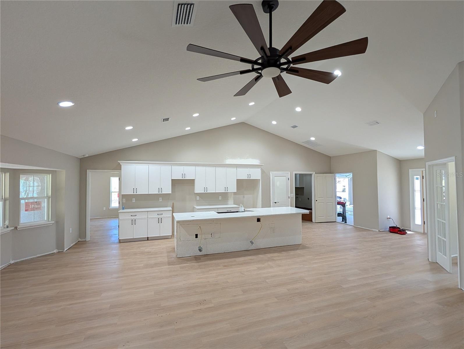 ROLLING HILLS UN ONE - Residential