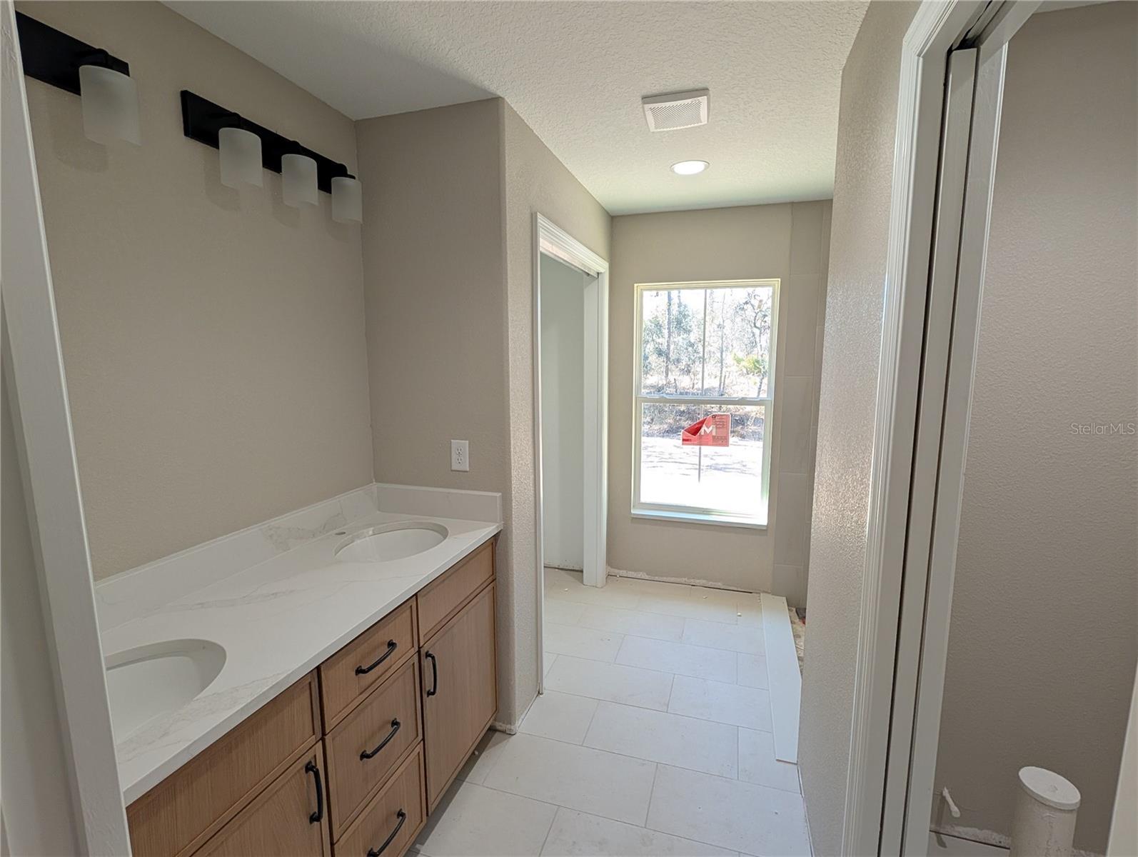 ROLLING HILLS UN ONE - Residential