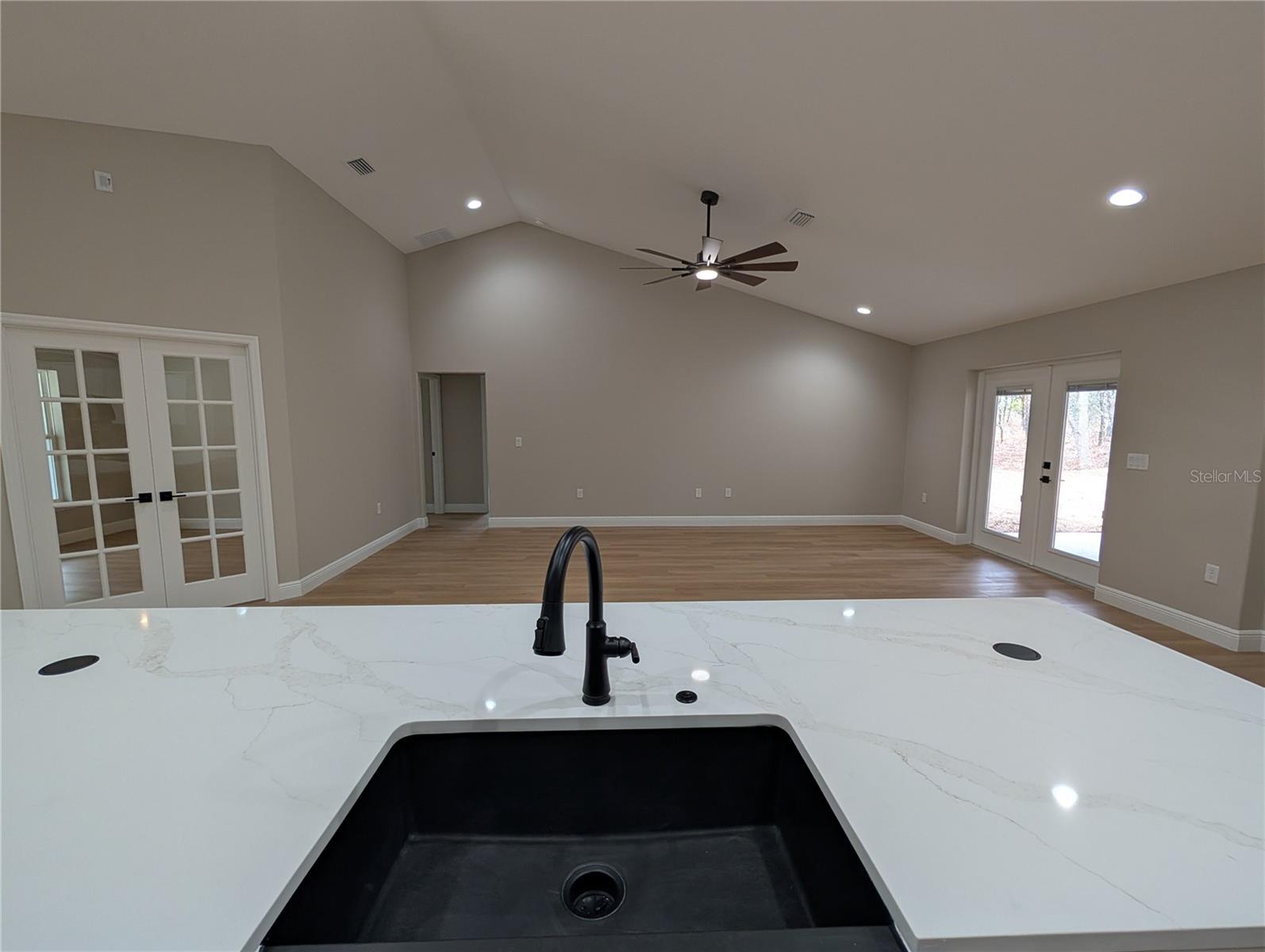 ROLLING HILLS UN ONE - Residential