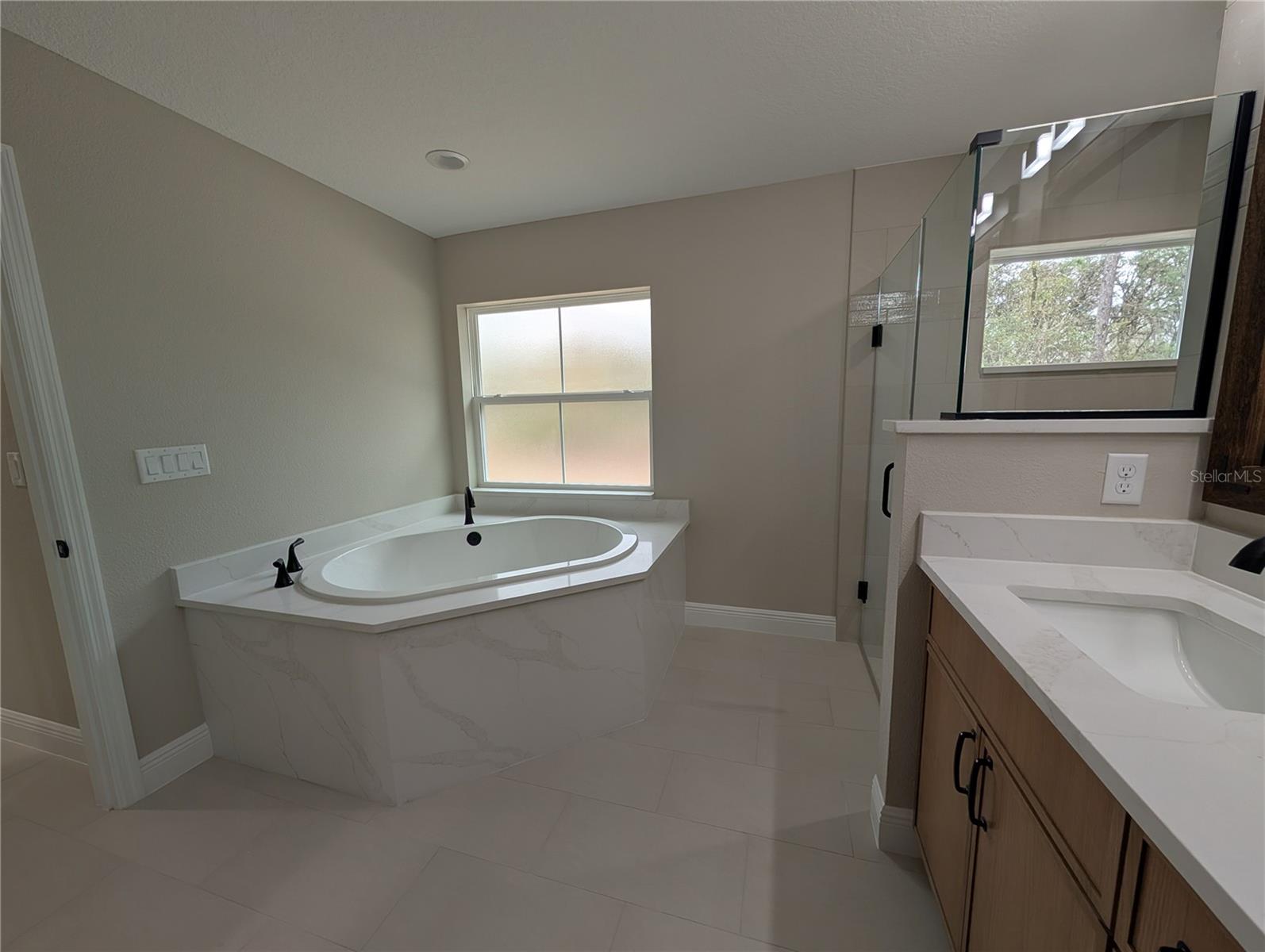 ROLLING HILLS UN ONE - Residential