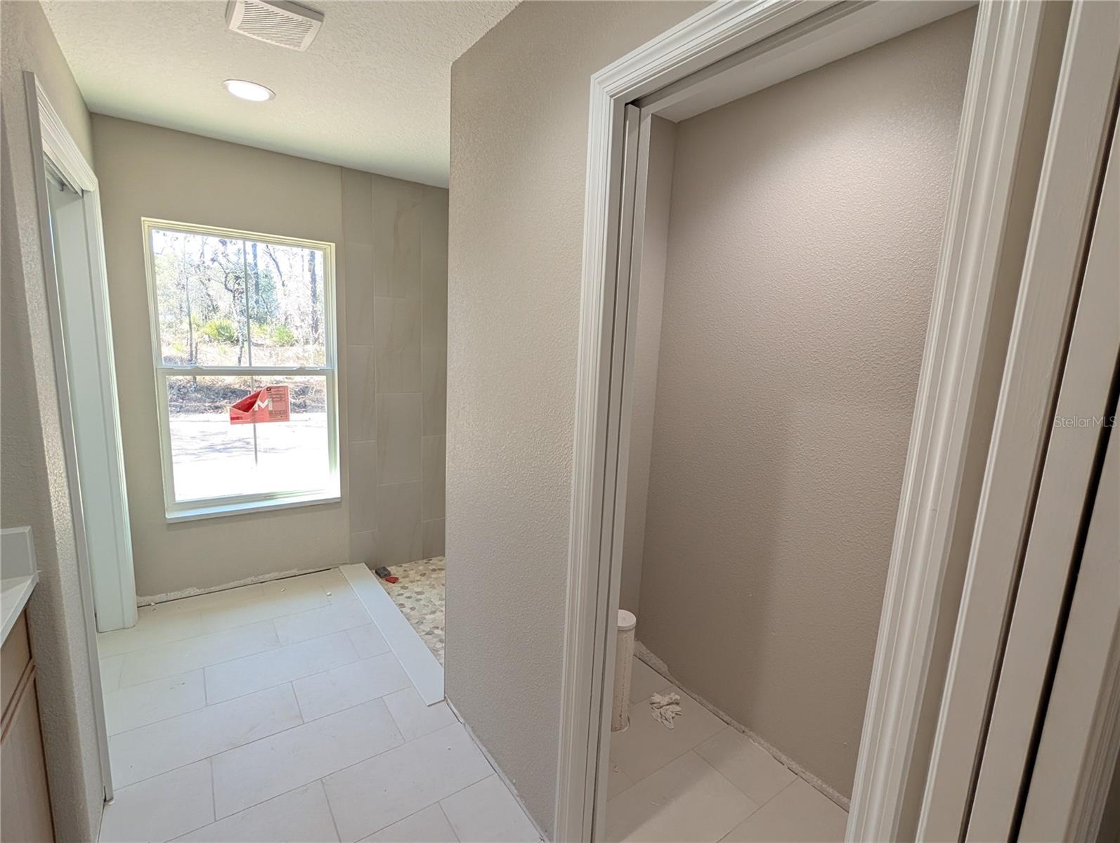 ROLLING HILLS UN ONE - Residential