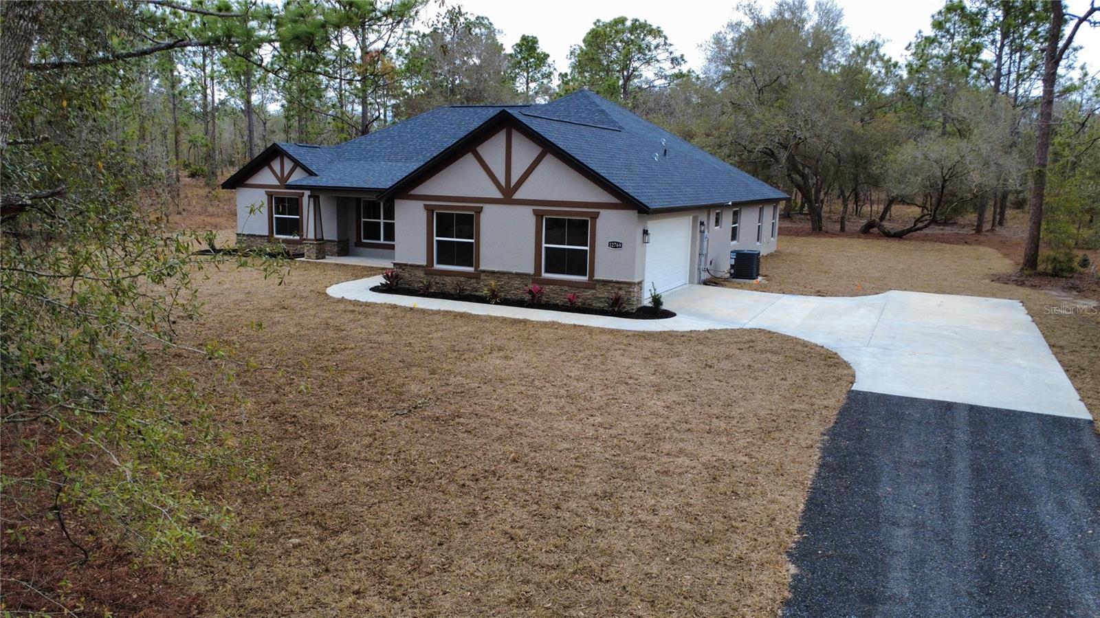 ROLLING HILLS UN ONE - Residential