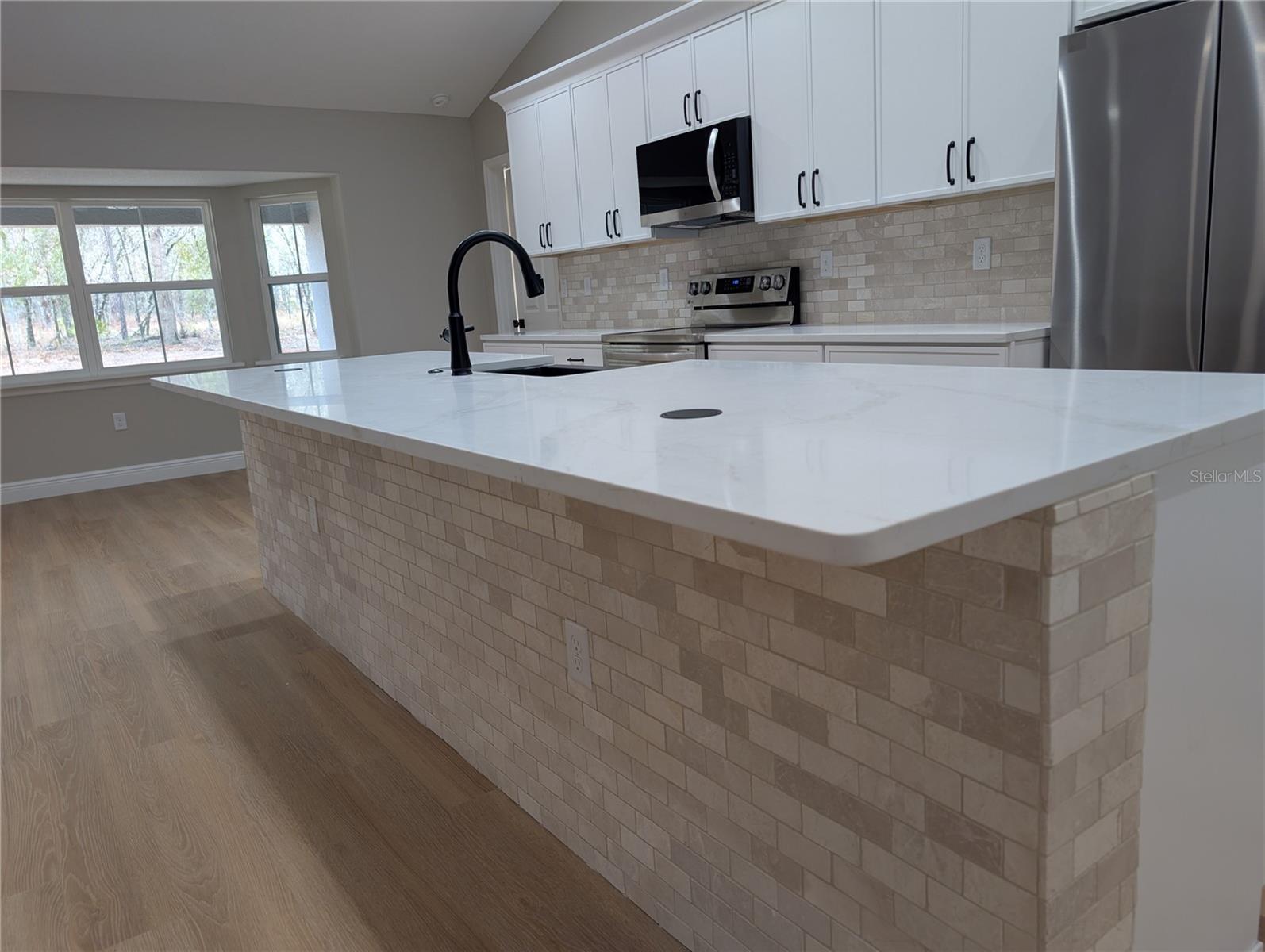 ROLLING HILLS UN ONE - Residential