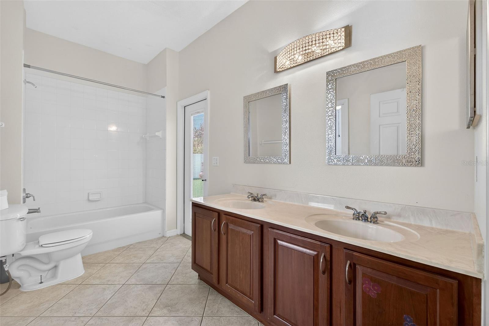 HAMILTON PLACE - Residential