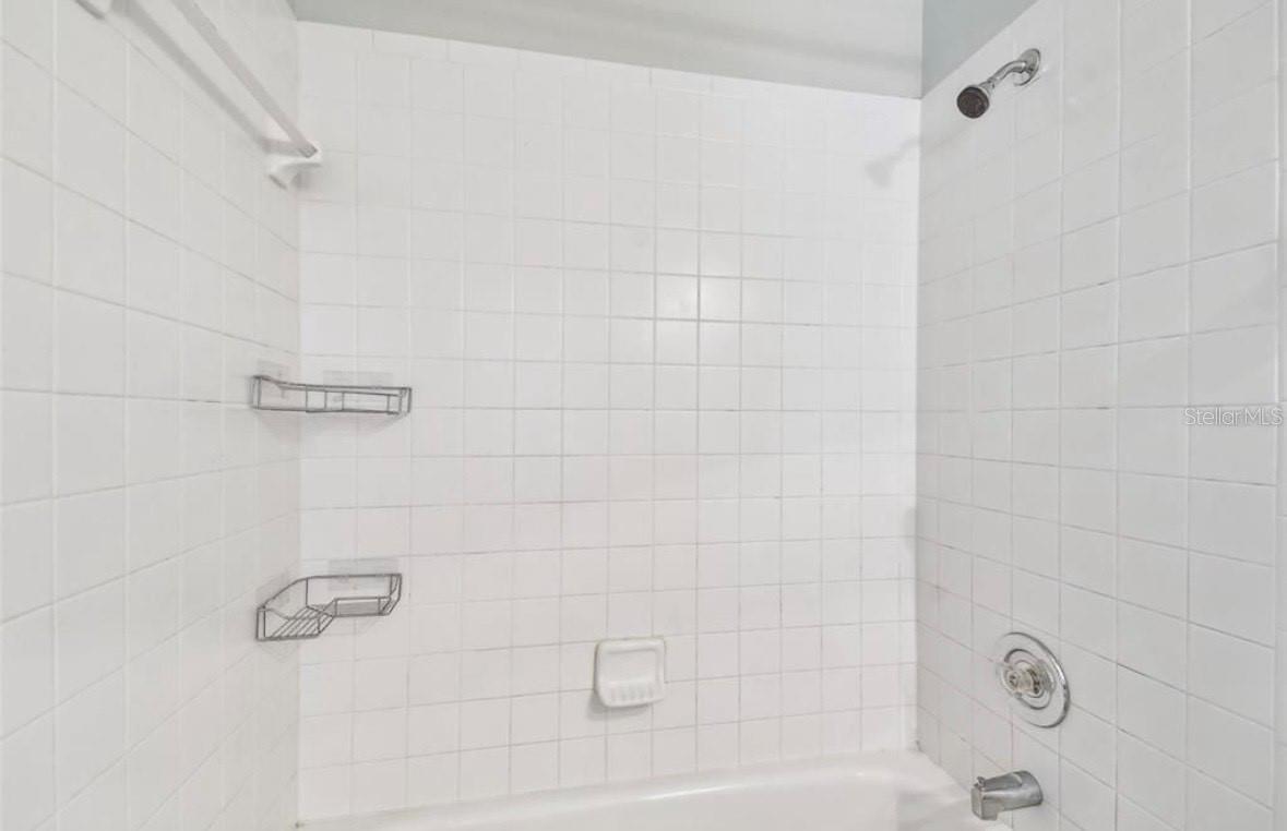 TAMPA PALMS AREA 2 5C UNIT 2A - Residential Lease