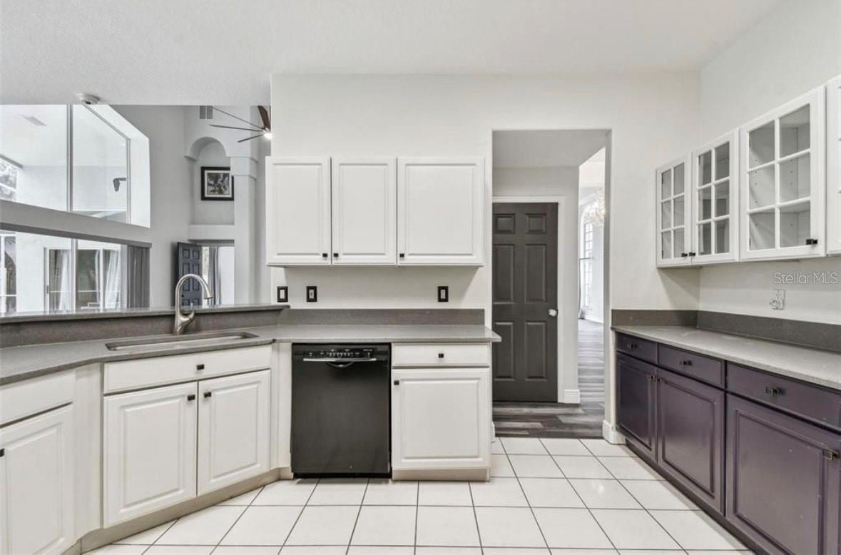 TAMPA PALMS AREA 2 5C UNIT 2A - Residential Lease