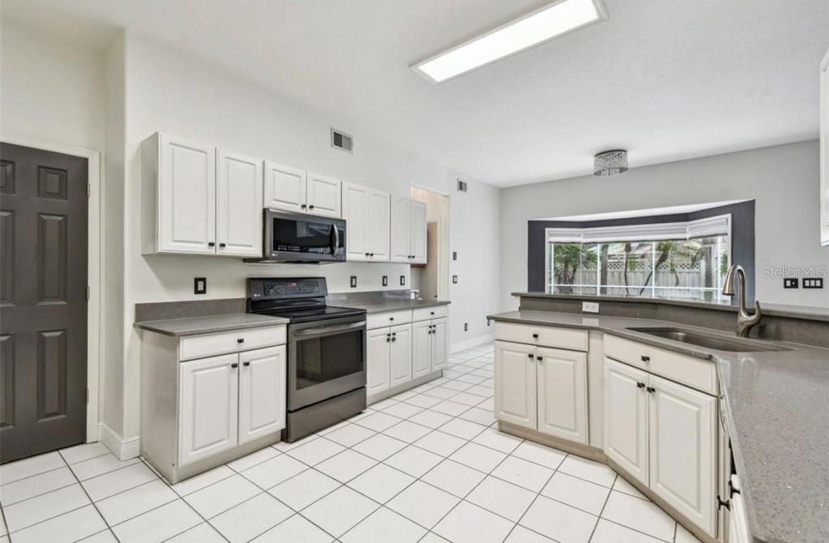 TAMPA PALMS AREA 2 5C UNIT 2A - Residential Lease