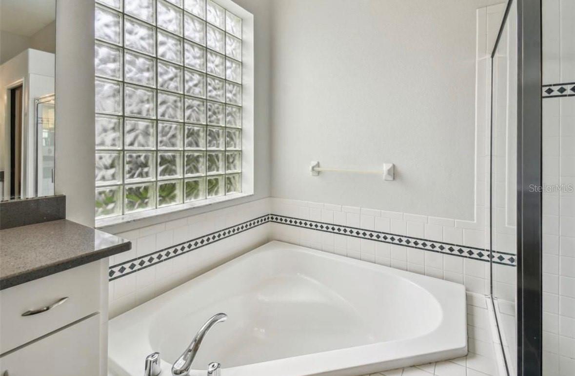 TAMPA PALMS AREA 2 5C UNIT 2A - Residential Lease