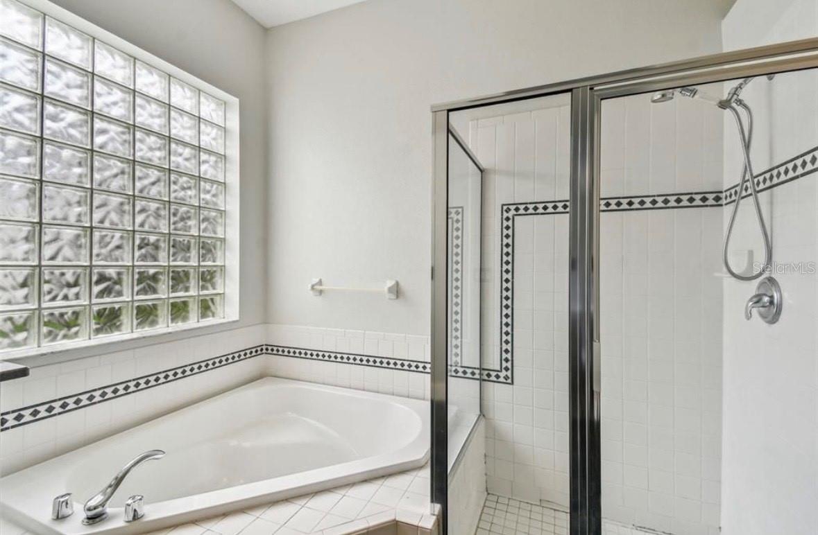 TAMPA PALMS AREA 2 5C UNIT 2A - Residential Lease