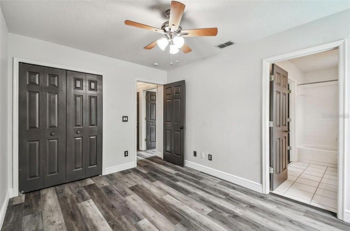 TAMPA PALMS AREA 2 5C UNIT 2A - Residential Lease