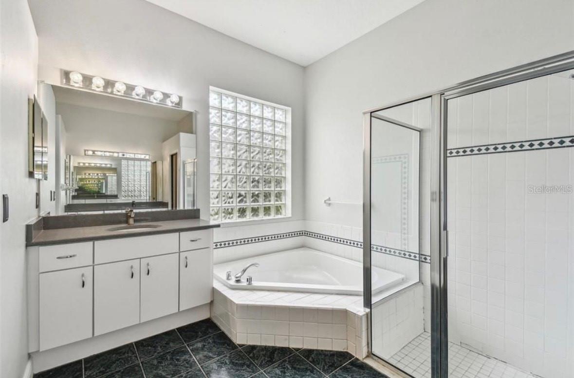 TAMPA PALMS AREA 2 5C UNIT 2A - Residential Lease