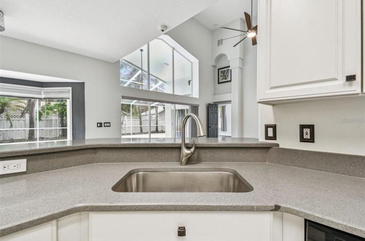 TAMPA PALMS AREA 2 5C UNIT 2A - Residential Lease