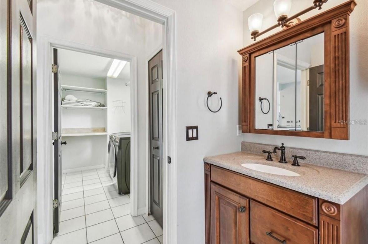 TAMPA PALMS AREA 2 5C UNIT 2A - Residential Lease