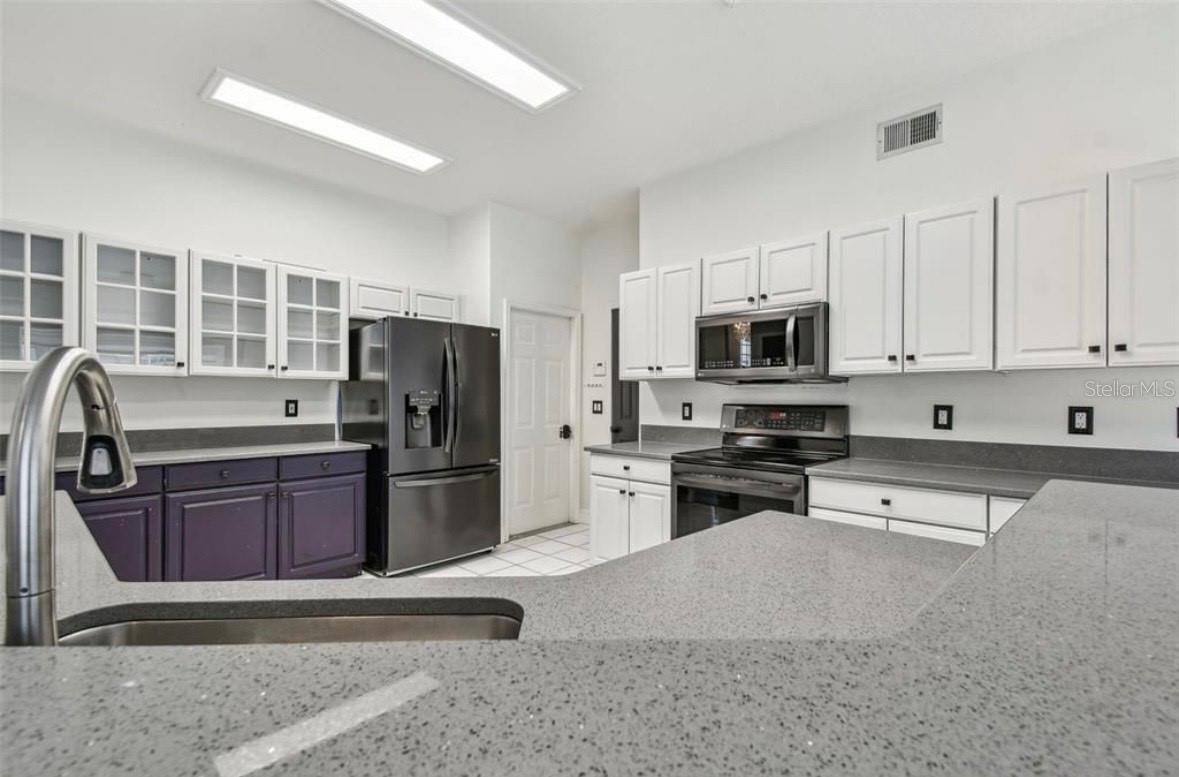 TAMPA PALMS AREA 2 5C UNIT 2A - Residential Lease