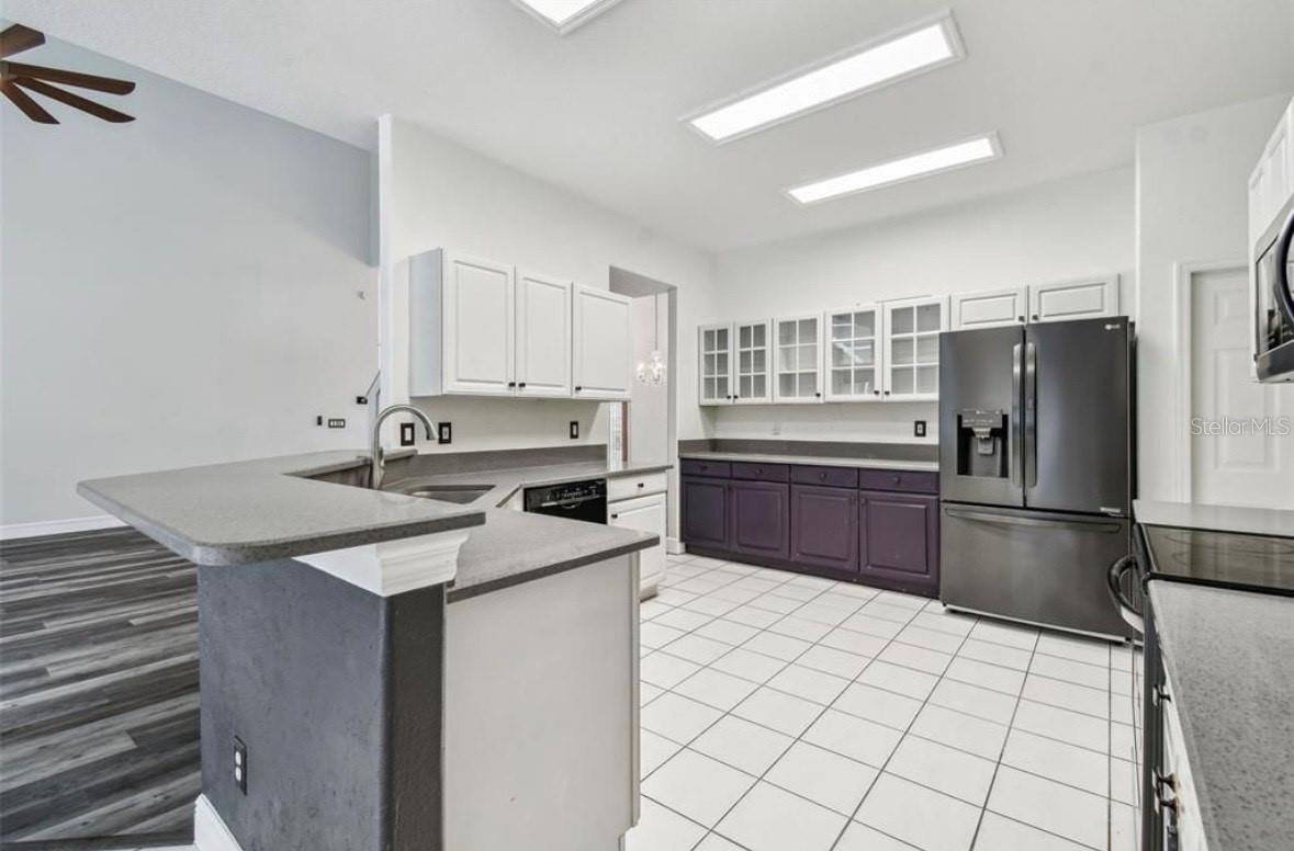 TAMPA PALMS AREA 2 5C UNIT 2A - Residential Lease