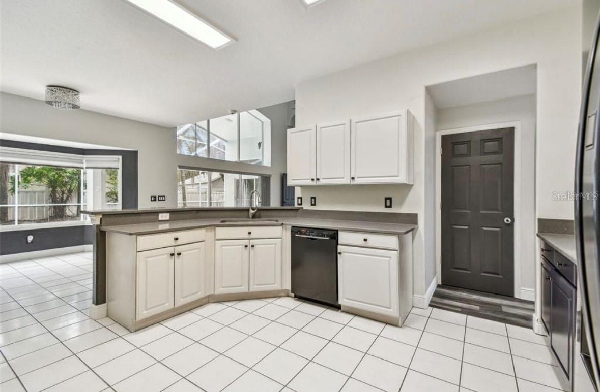 TAMPA PALMS AREA 2 5C UNIT 2A - Residential Lease