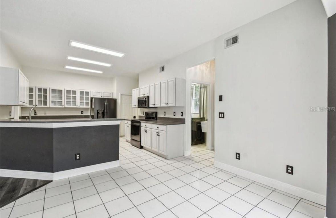 TAMPA PALMS AREA 2 5C UNIT 2A - Residential Lease