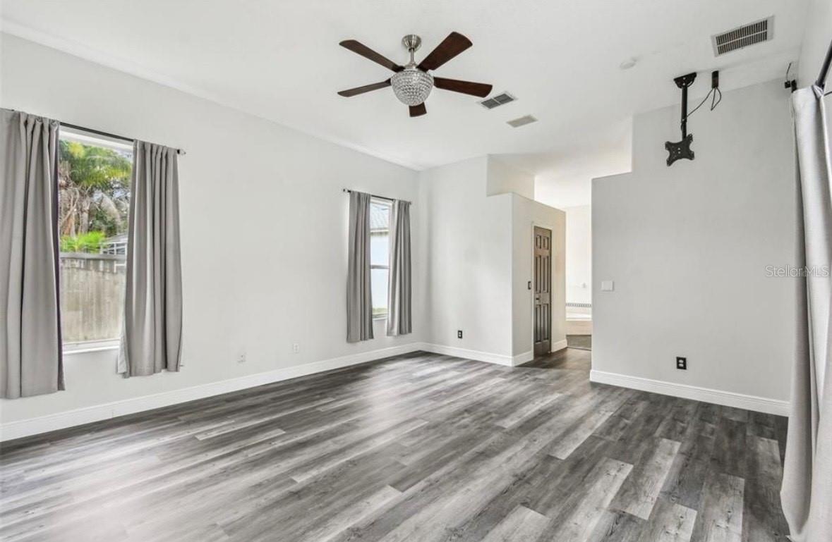 TAMPA PALMS AREA 2 5C UNIT 2A - Residential Lease