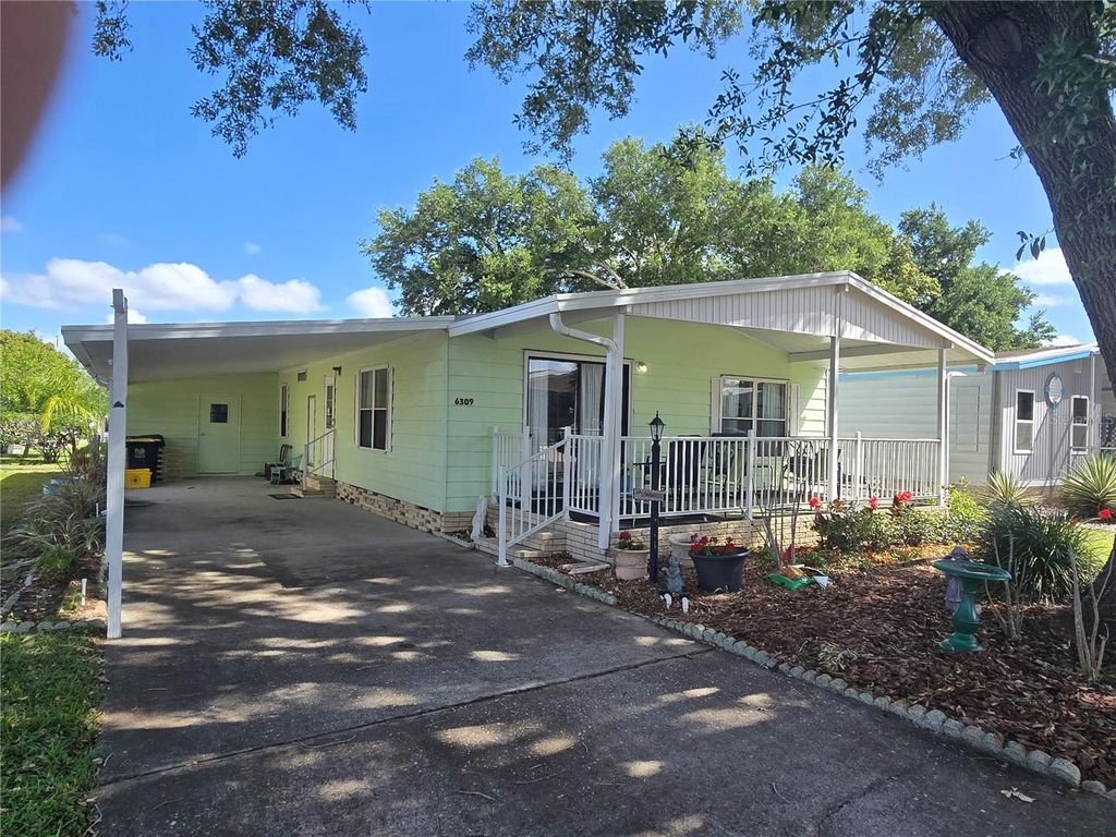 Photo of 6309 Grove Pointe Drive SE, Winter Haven, FL 33884 (MLS # P4938313)