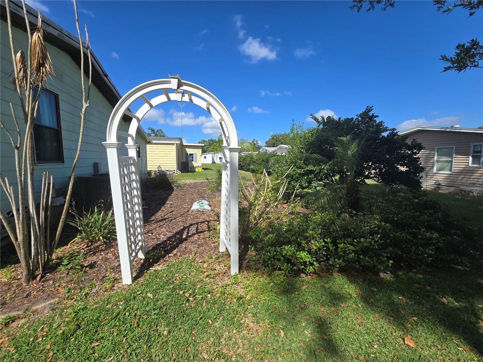 GARDEN GROVE OAKS - Residential