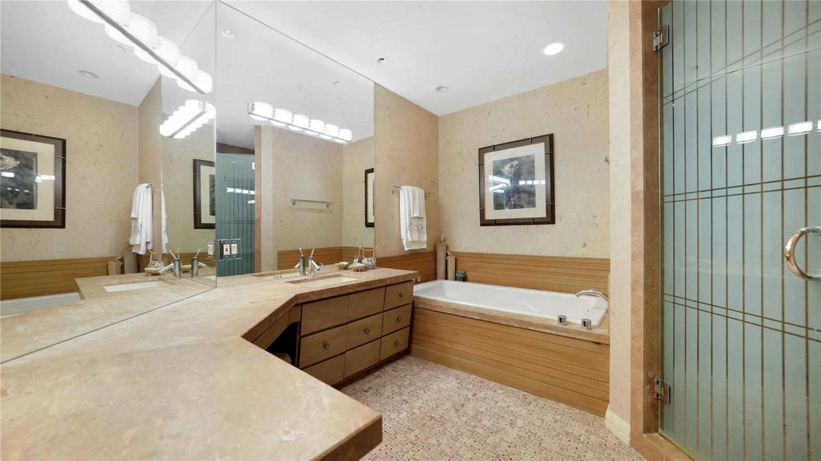 L AMBIANCE AT LONGBOAT KEY CLUB PH 02 - Residential