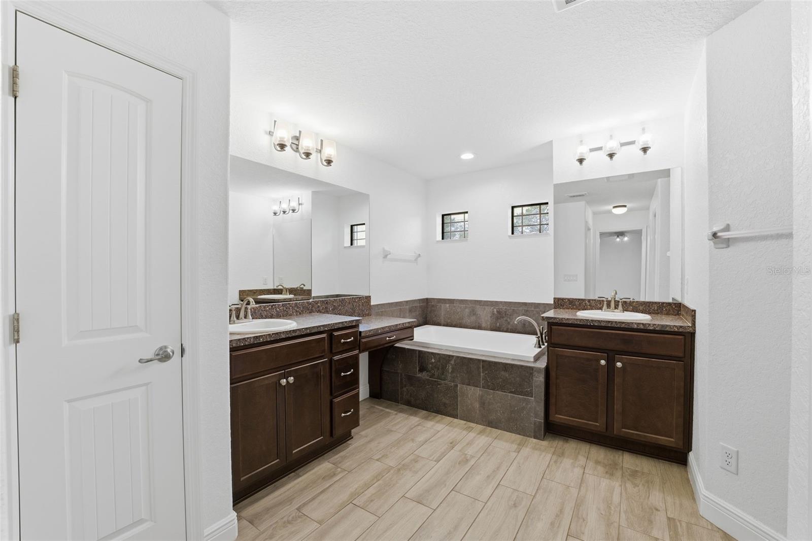 ROYAL HIGHLANDS - Residential