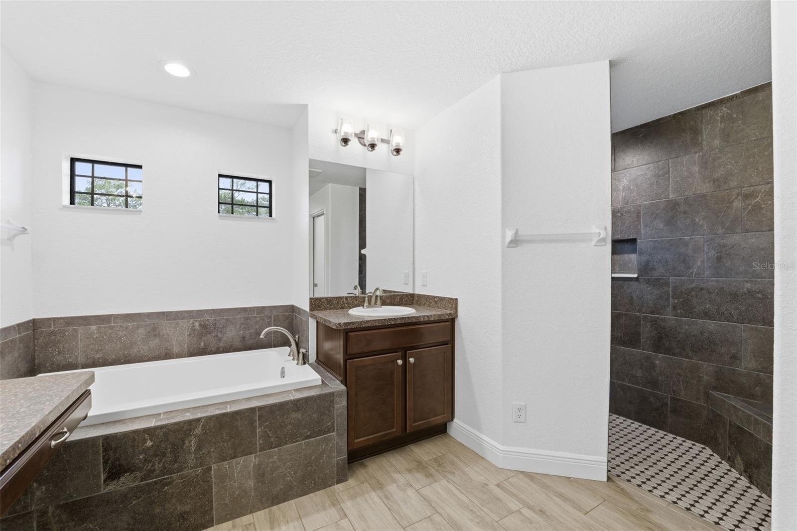 ROYAL HIGHLANDS - Residential