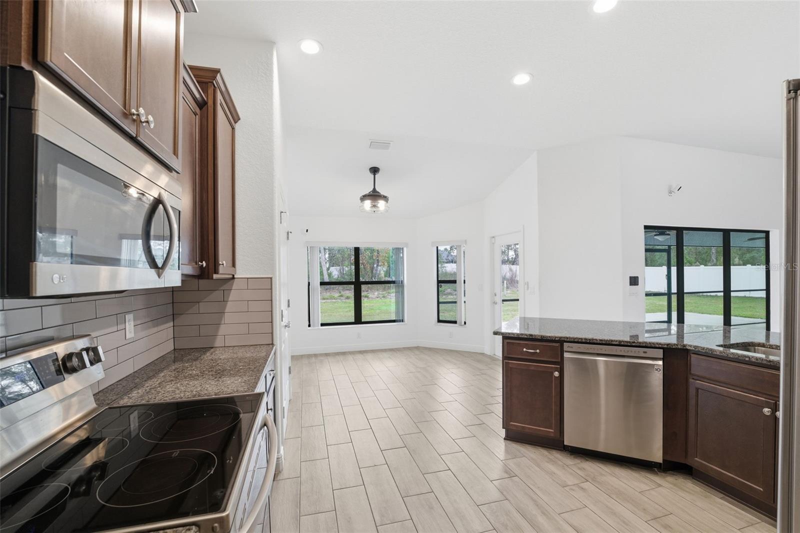 ROYAL HIGHLANDS - Residential