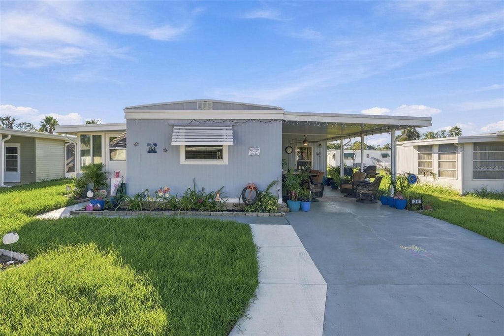 Photo of 39 Hawaiian Way, Leesburg, FL 34788 (MLS # O6449784)