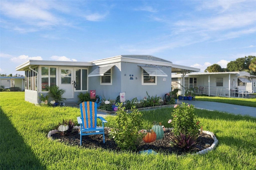 Photo of 39 Hawaiian Way, Leesburg, FL 34788 (MLS # O6449784)