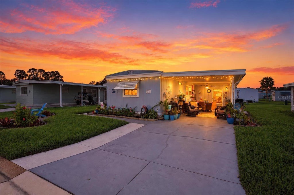 Photo of 39 Hawaiian Way, Leesburg, FL 34788 (MLS # O6449784)