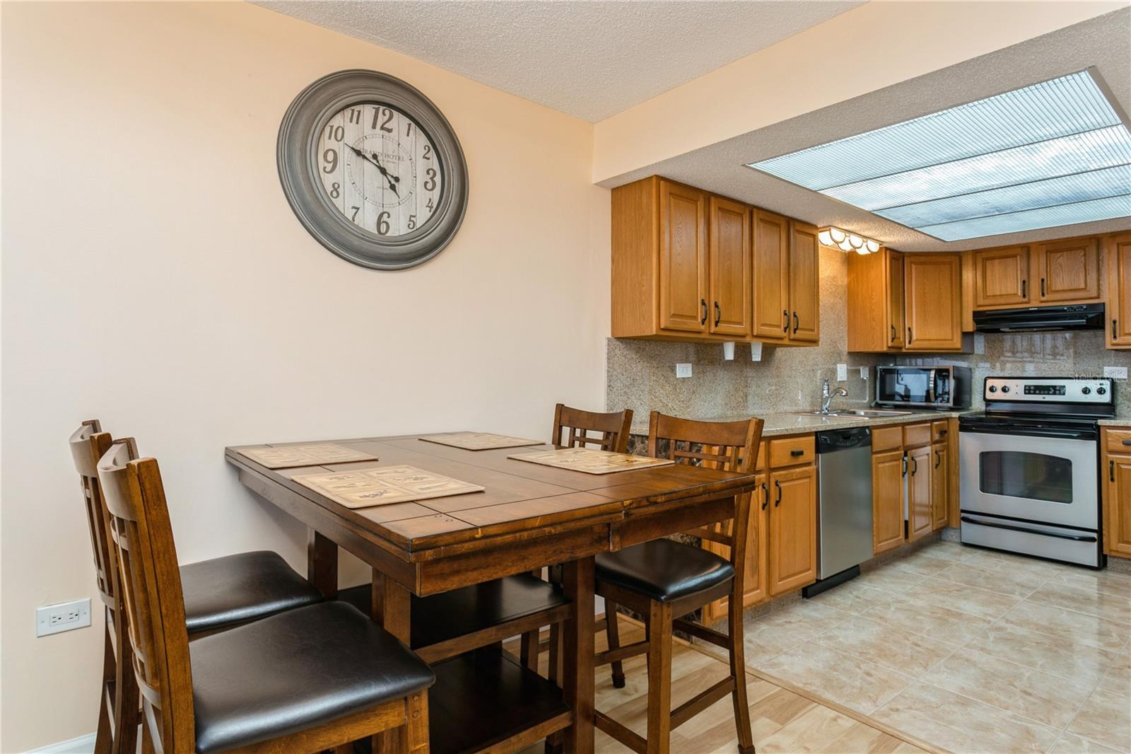 TREASURE ISLAND TENNIS & YACHT CLUB - Residential