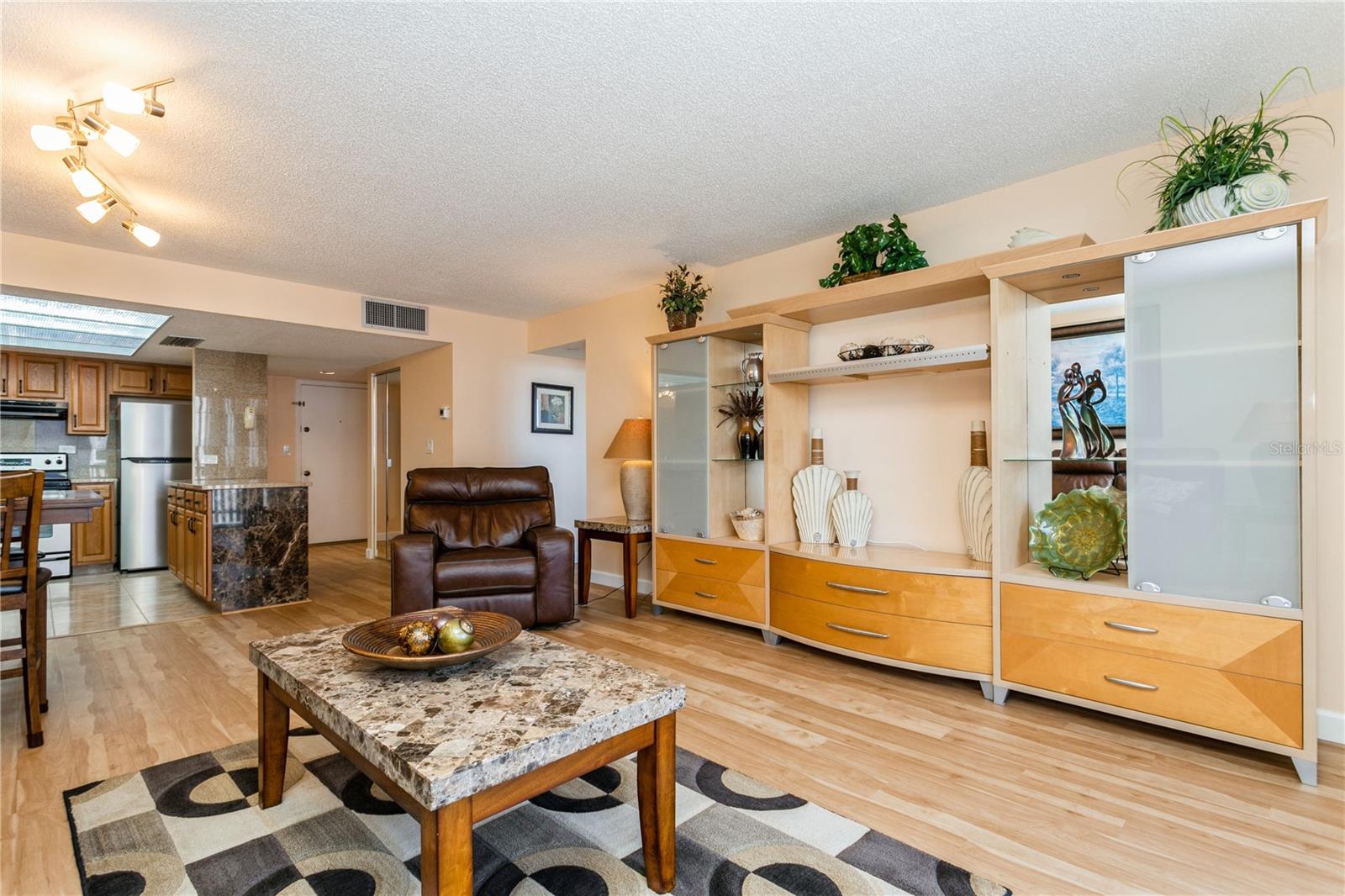 TREASURE ISLAND TENNIS & YACHT CLUB - Residential