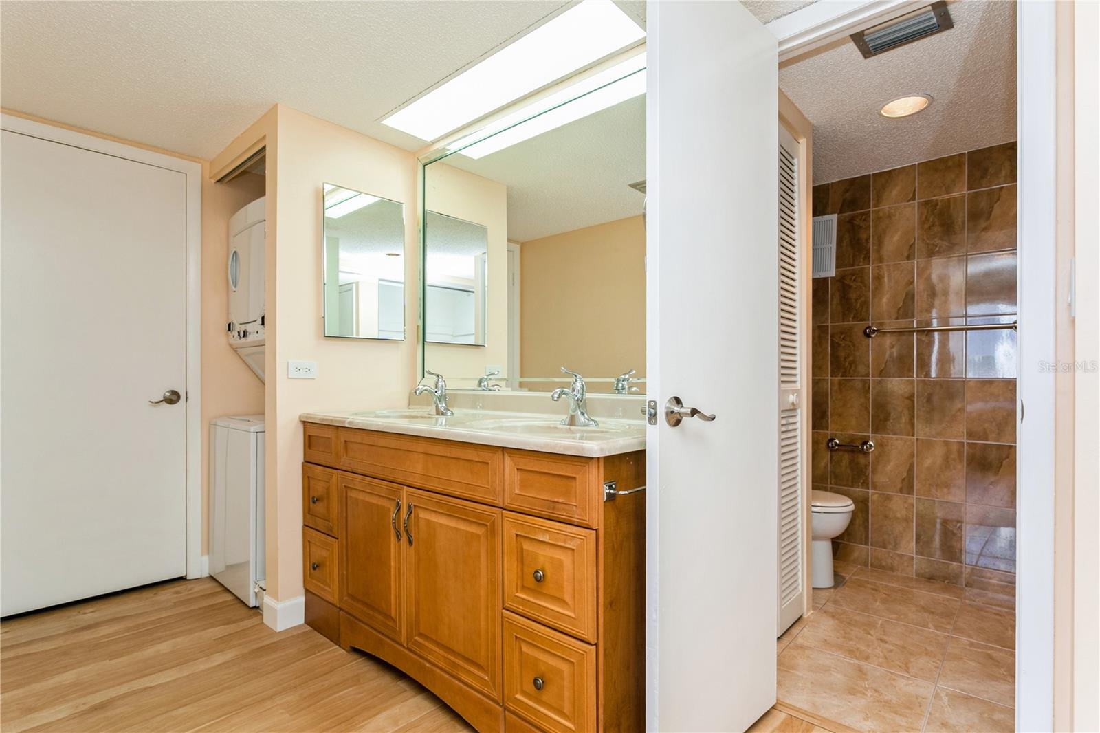 TREASURE ISLAND TENNIS & YACHT CLUB - Residential