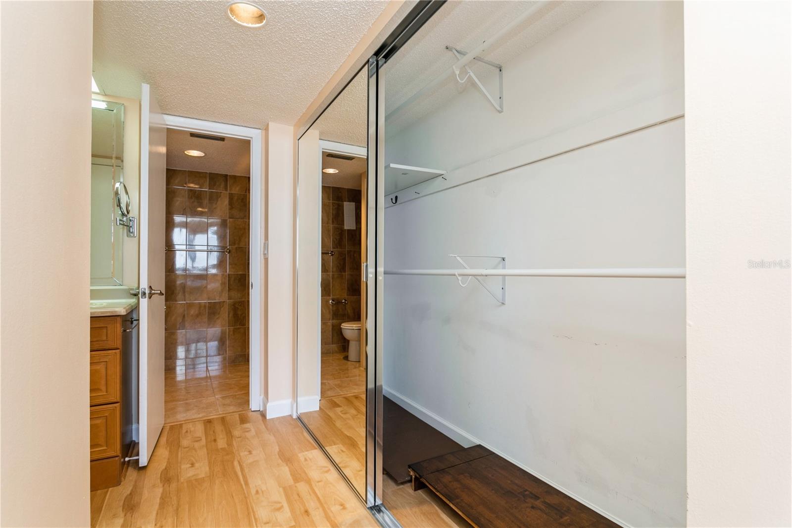 TREASURE ISLAND TENNIS & YACHT CLUB - Residential
