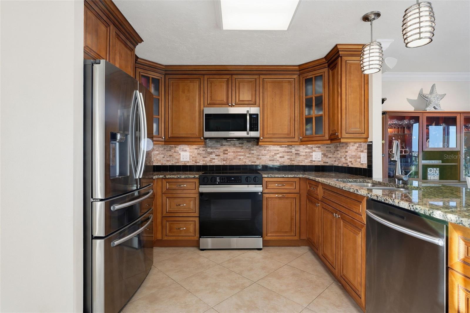 POINTE ON MIDNIGHT PASS - Residential