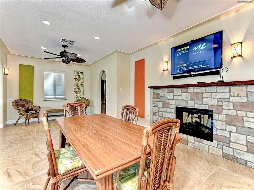 POINTE ON MIDNIGHT PASS - Residential