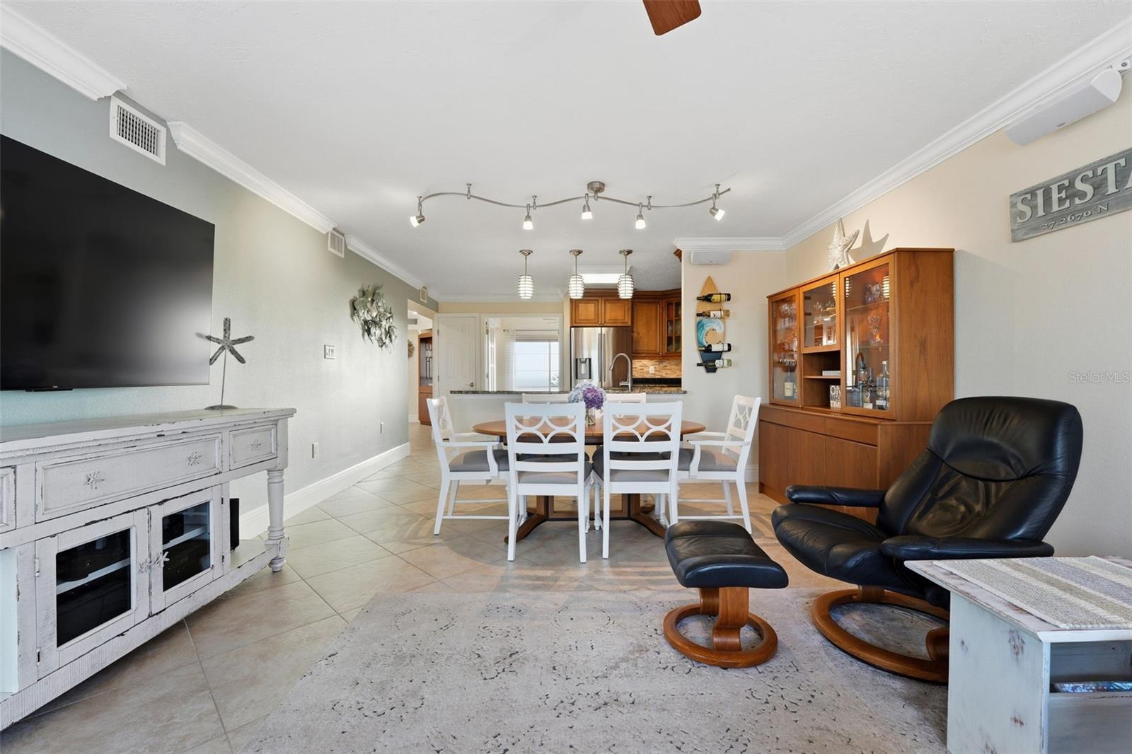 POINTE ON MIDNIGHT PASS - Residential