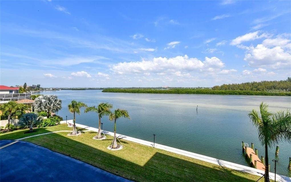 POINTE ON MIDNIGHT PASS - Residential