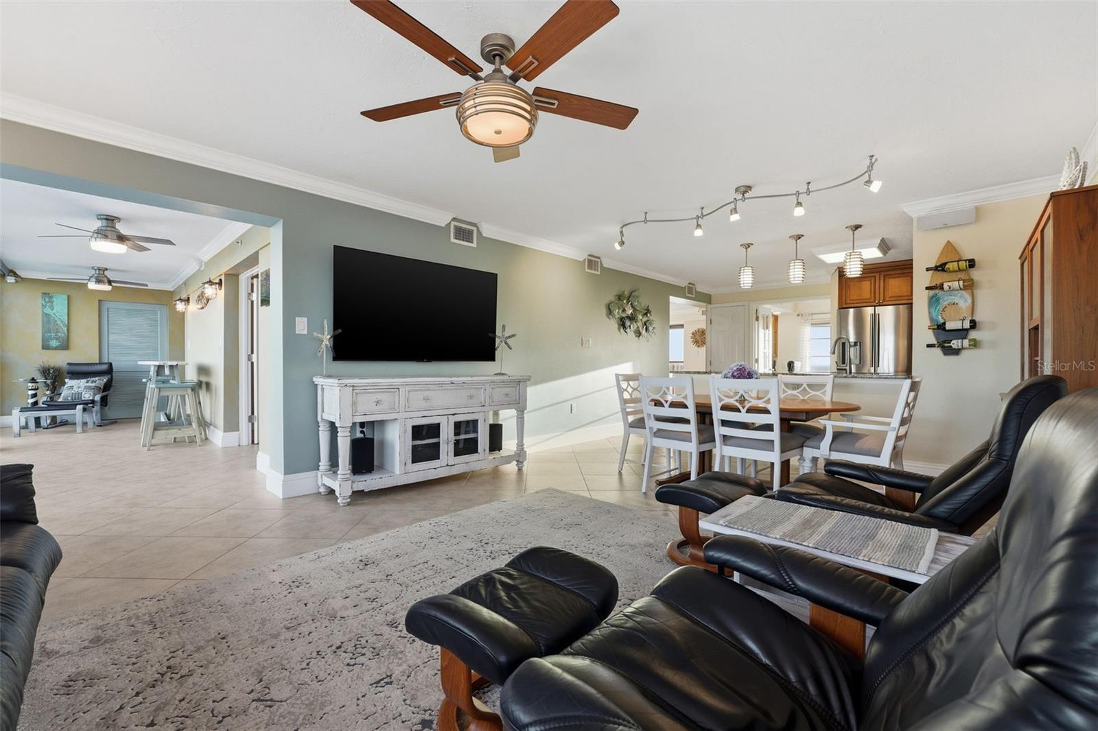 POINTE ON MIDNIGHT PASS - Residential