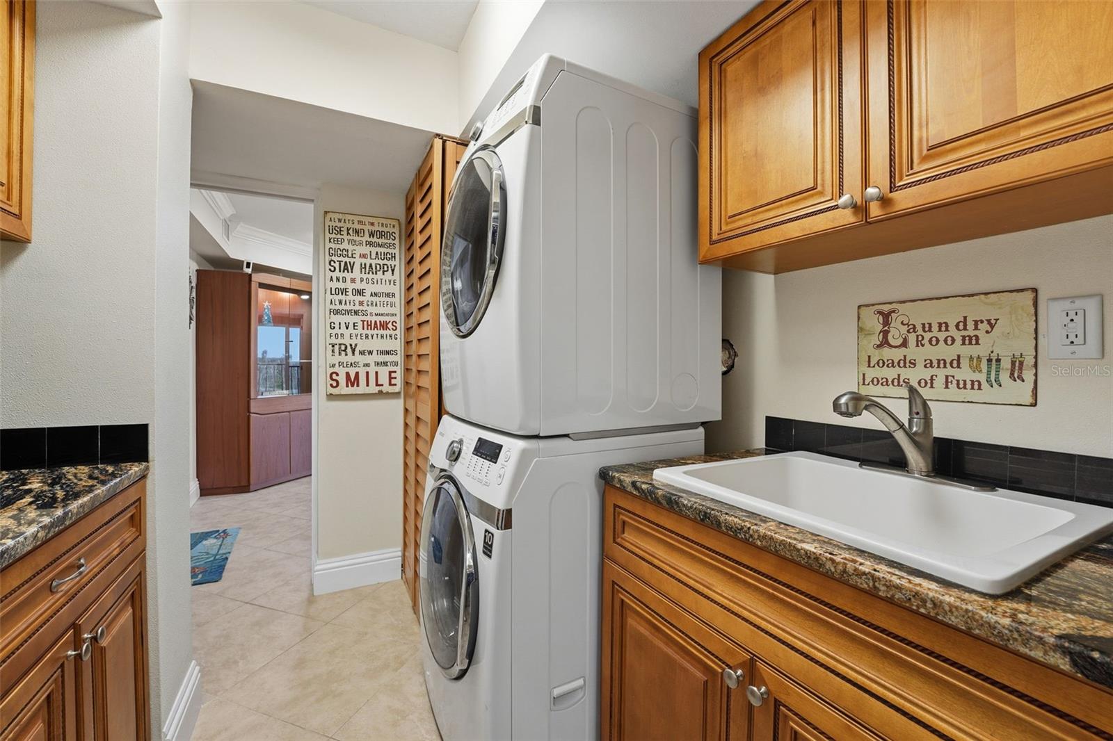 POINTE ON MIDNIGHT PASS - Residential