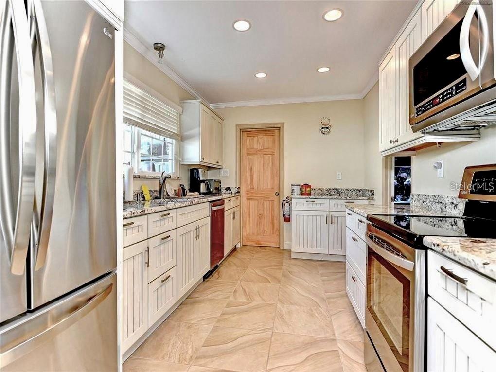 POINTE ON MIDNIGHT PASS - Residential