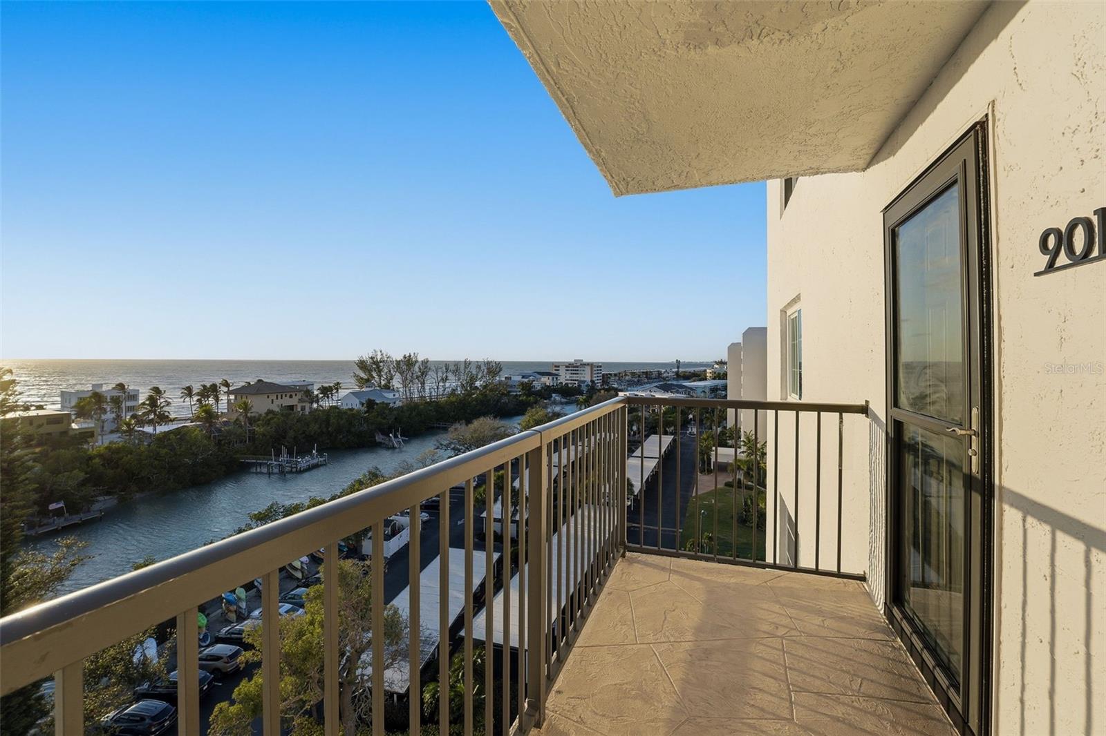 POINTE ON MIDNIGHT PASS - Residential